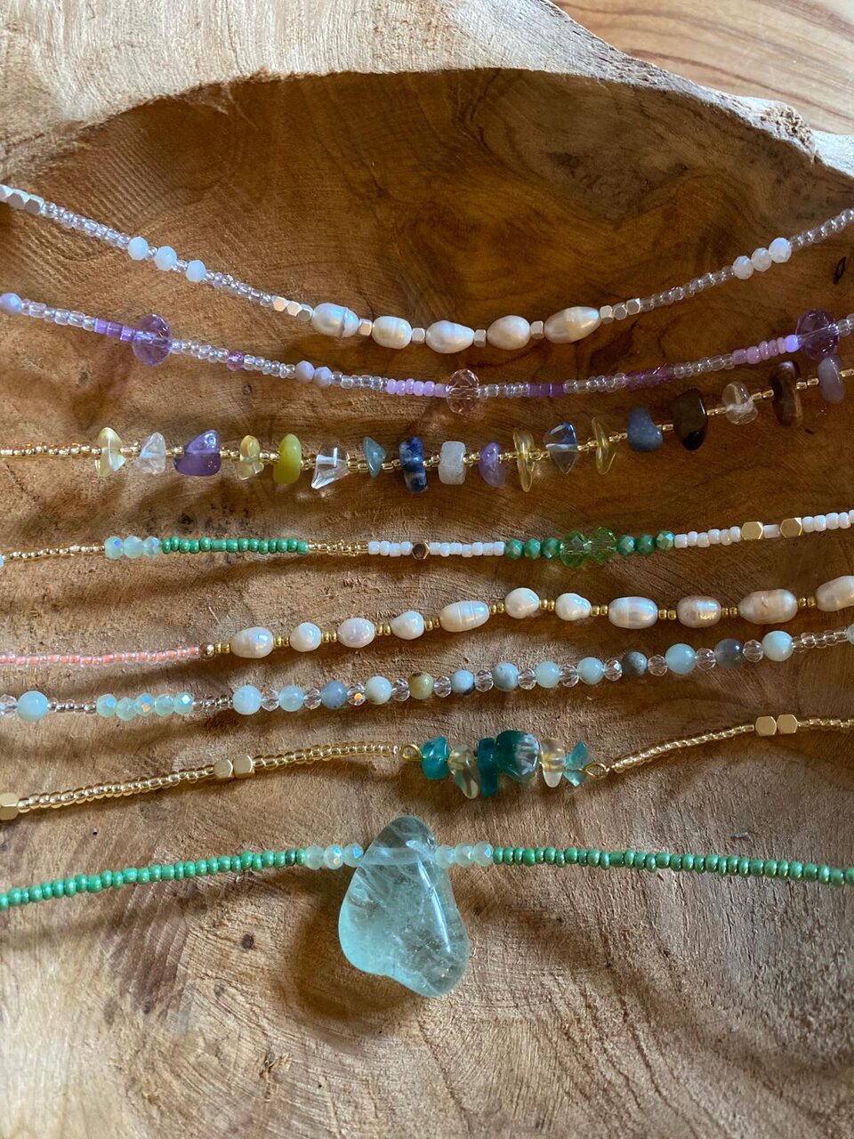 Handgemachtes Armband mit Naturstein-Perlen