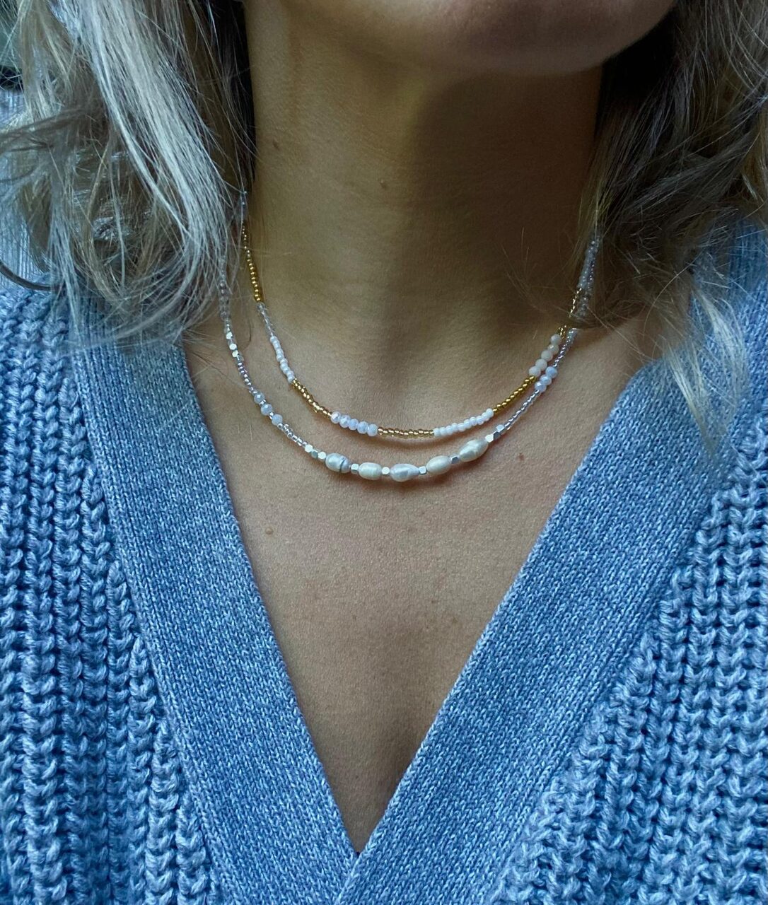Handgefertigte Kette mit Türkis und Goldmünze